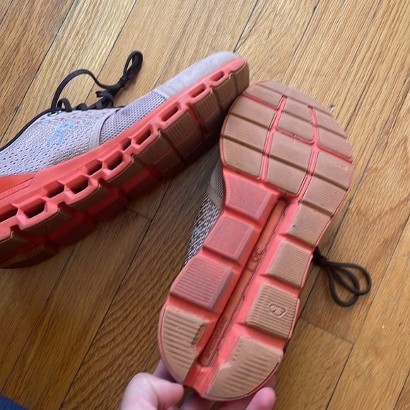 On cloudstratus 1 women’s 7.5 rose and burnt orange - Picture 3 of 5